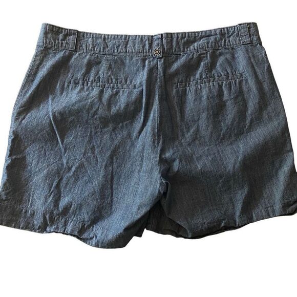 Isaac Mizrahi shorts blue size 16 women’s - Picture 3 of 6